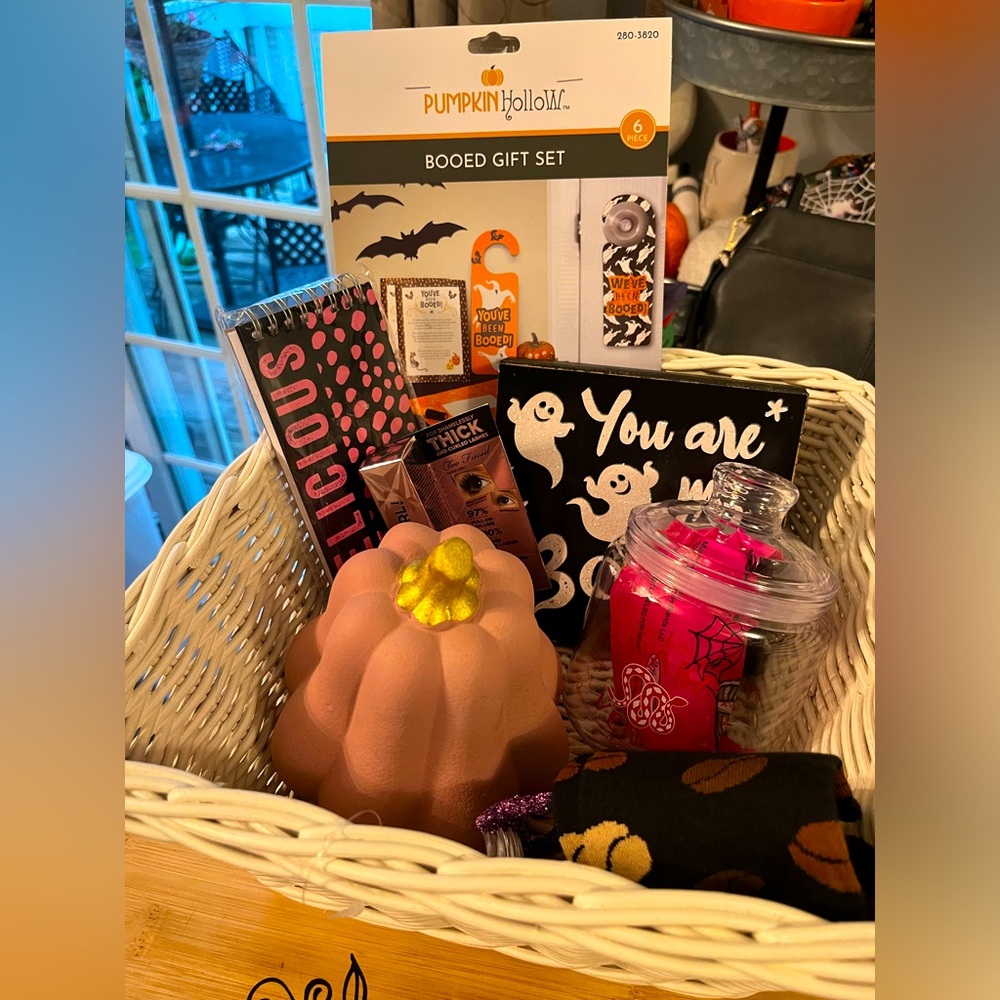 BoOOoo Bundle with TEN ITEMS & BASKET!